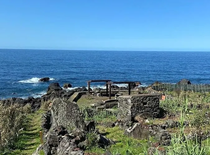 Gæstehus Casa Memorial Miguel Faial - Relaxing Patio Relva (Azores)